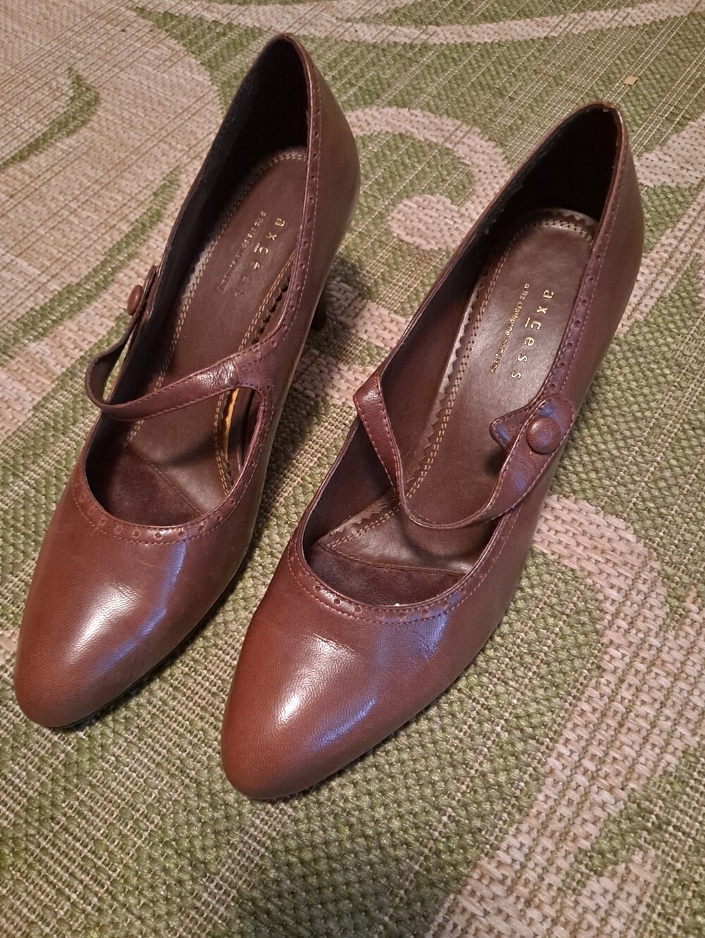 Axcess A Liz Claibourbe Company Leather Brown Mary Jane Heels